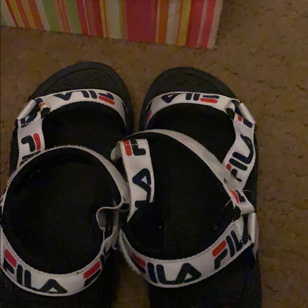 Flip flops/sandals I took the tag of but there new